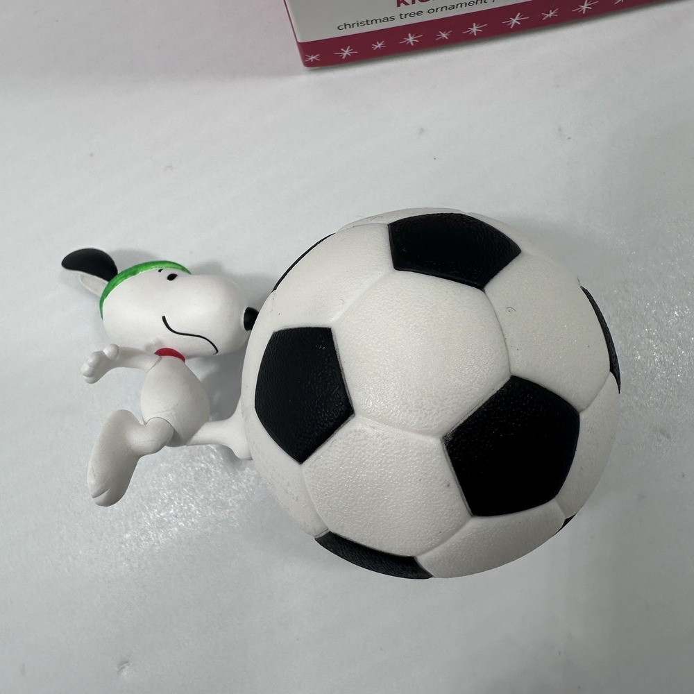 Hallmark Keepsake Peanuts Kickin' With Snoopy Soccer Ornament 2016 Boxed - Picture 4 of 10
